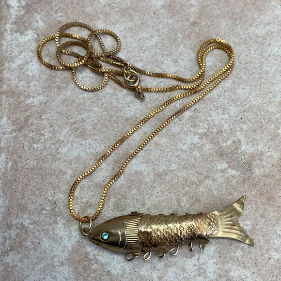 Unsigned Vintage Gold Tone Fish Pendant - Picture 1 of 5